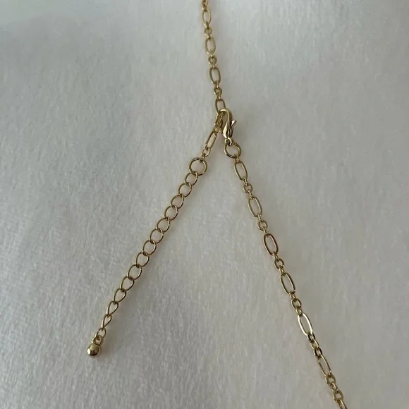 Faux pearl gold tone necklace with bows - Picture 3 of 3